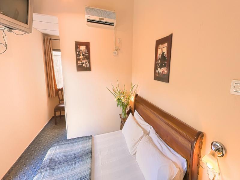 Sun City Hotel Tel Aviv Rum bild